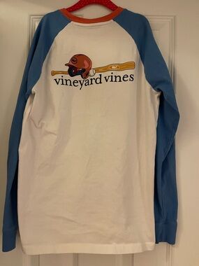 Vineyard Vines baseball top